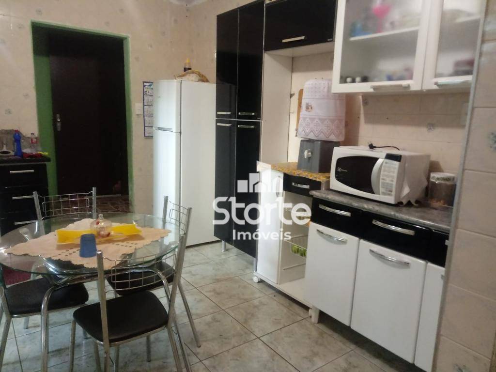 Casa à venda com 4 quartos, 220m² - Foto 4