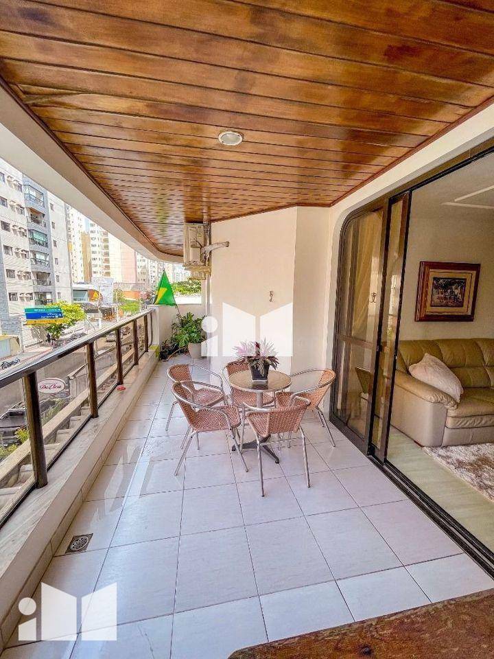 Apartamento à venda com 4 quartos, 222M2 - Foto 2