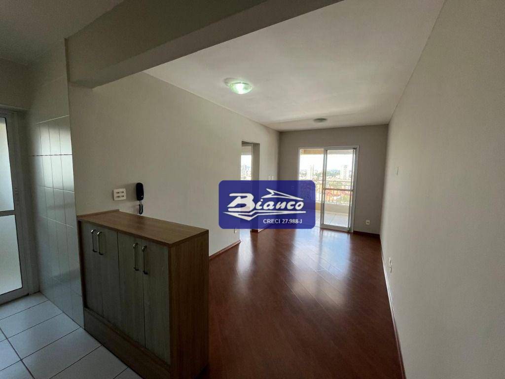 Apartamento para alugar com 3 quartos, 69m² - Foto 4