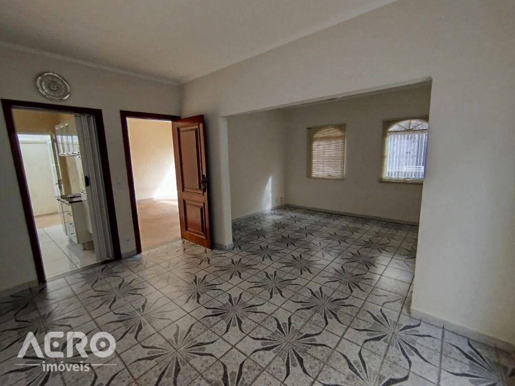 Casa para alugar com 3 quartos, 200m² - Foto 4