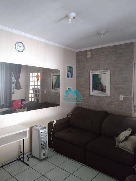 Casa à venda com 2 quartos, 90m² - Foto 2