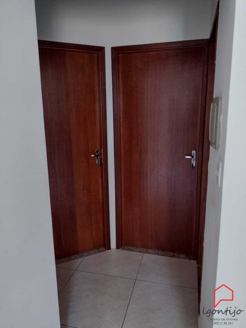 Casa à venda com 3 quartos, 230m² - Foto 8