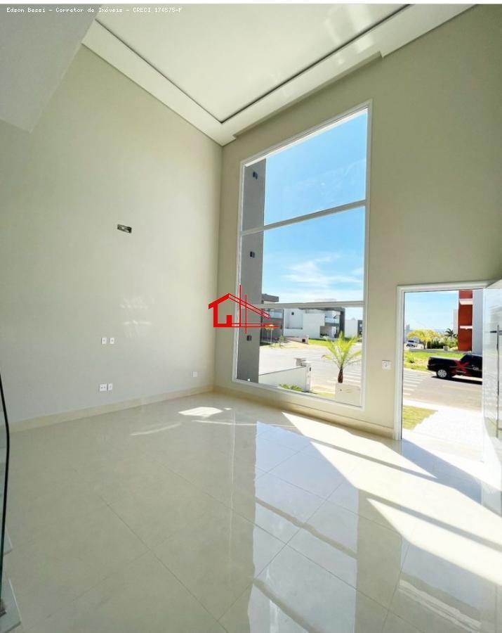 Casa de Condomínio à venda com 3 quartos, 286m² - Foto 2