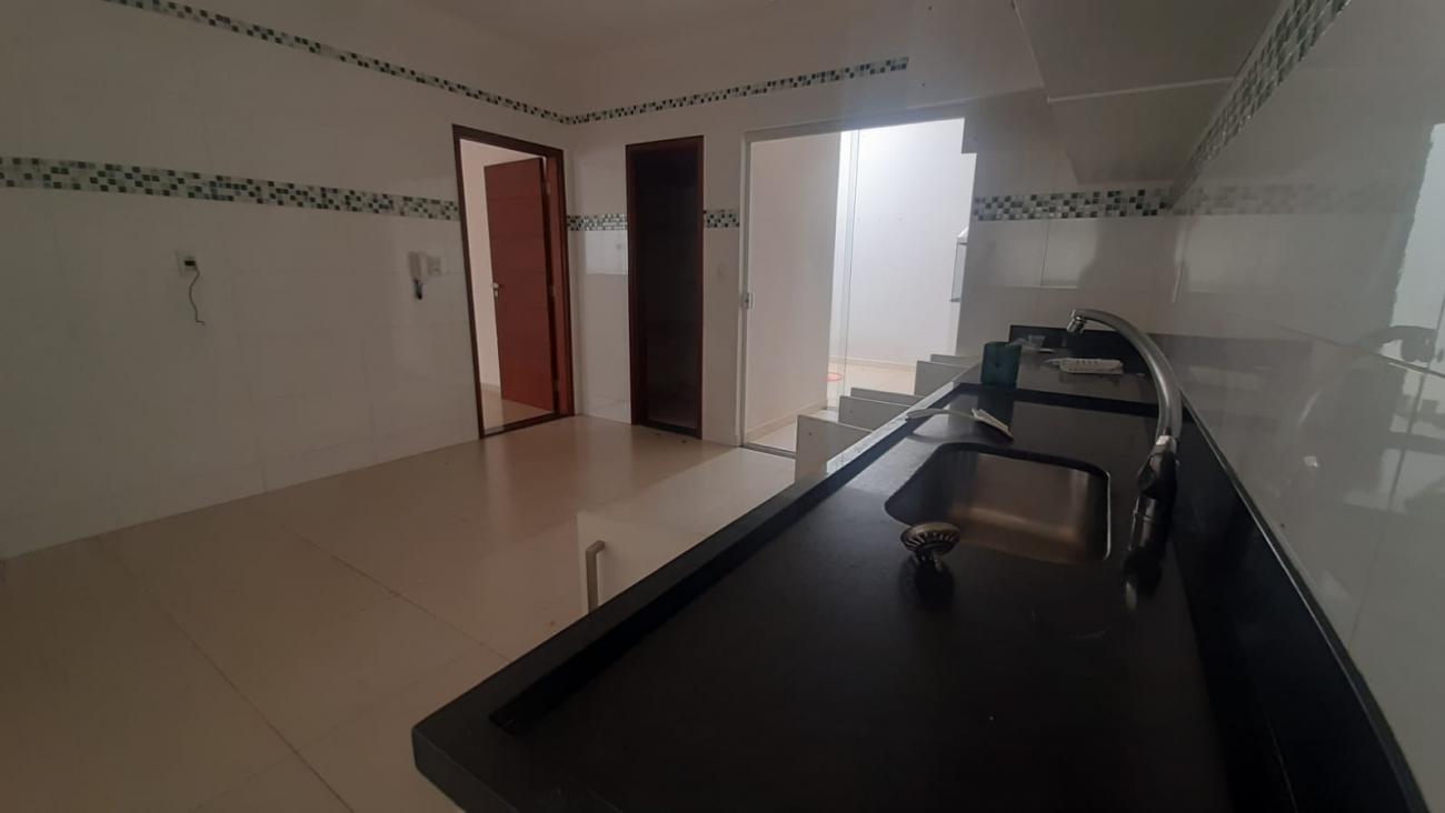 Casa para alugar com 3 quartos, 180m² - Foto 4