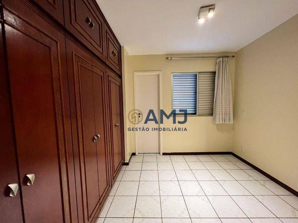 Apartamento para alugar com 3 quartos, 110m² - Foto 18