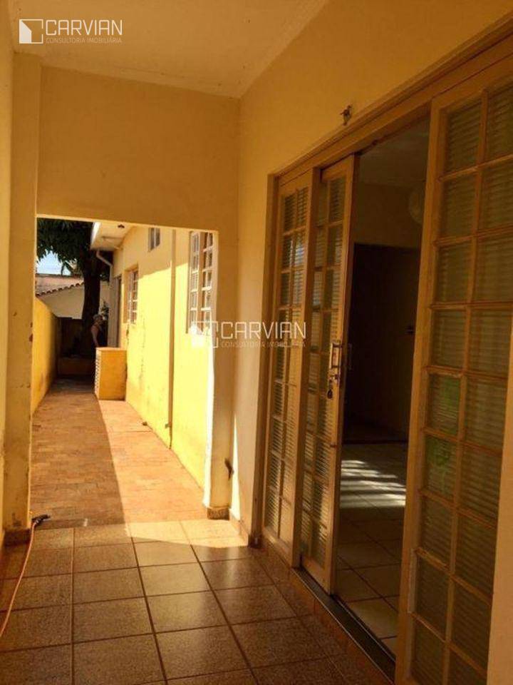 Casa à venda com 3 quartos, 100m² - Foto 5