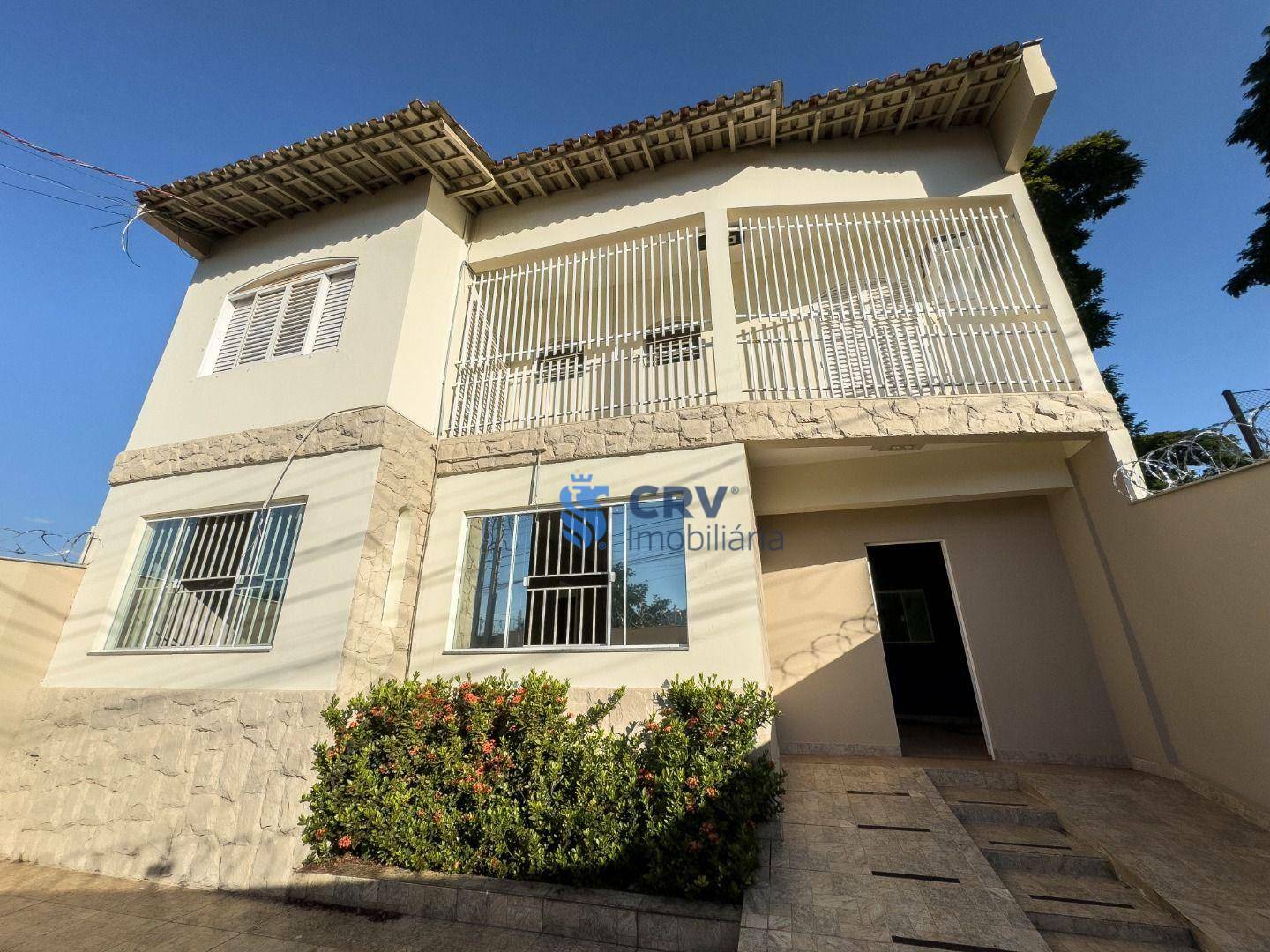 Casa, 4 quartos, 318 m² - Foto 1