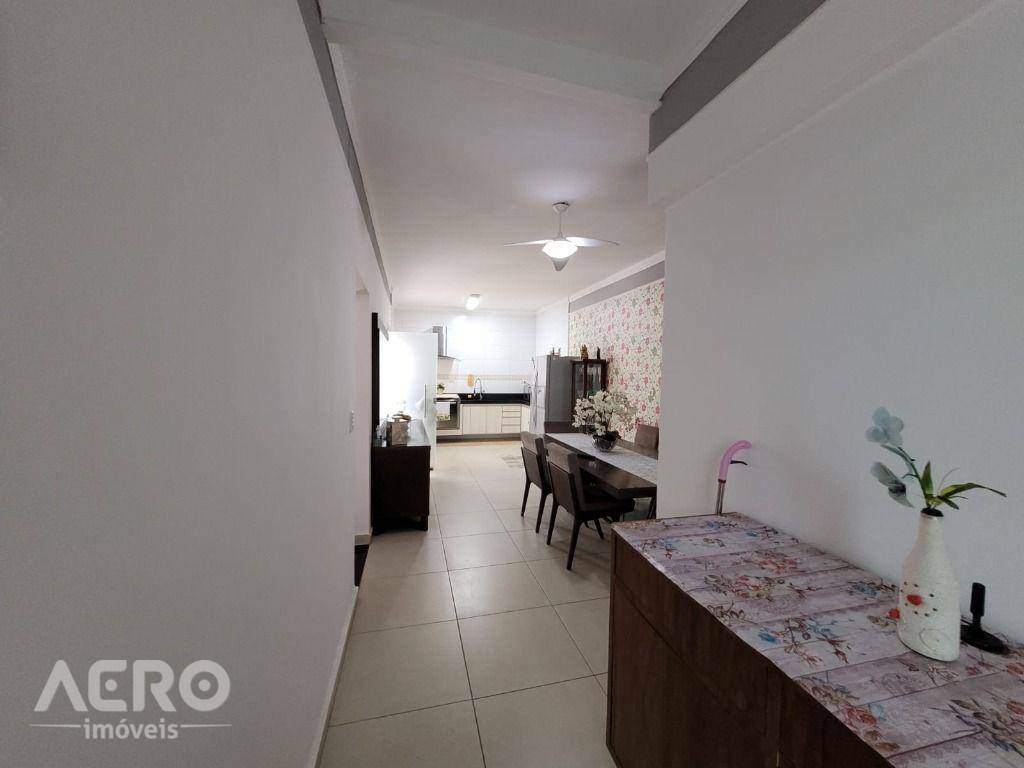 Casa à venda com 4 quartos, 175m² - Foto 7