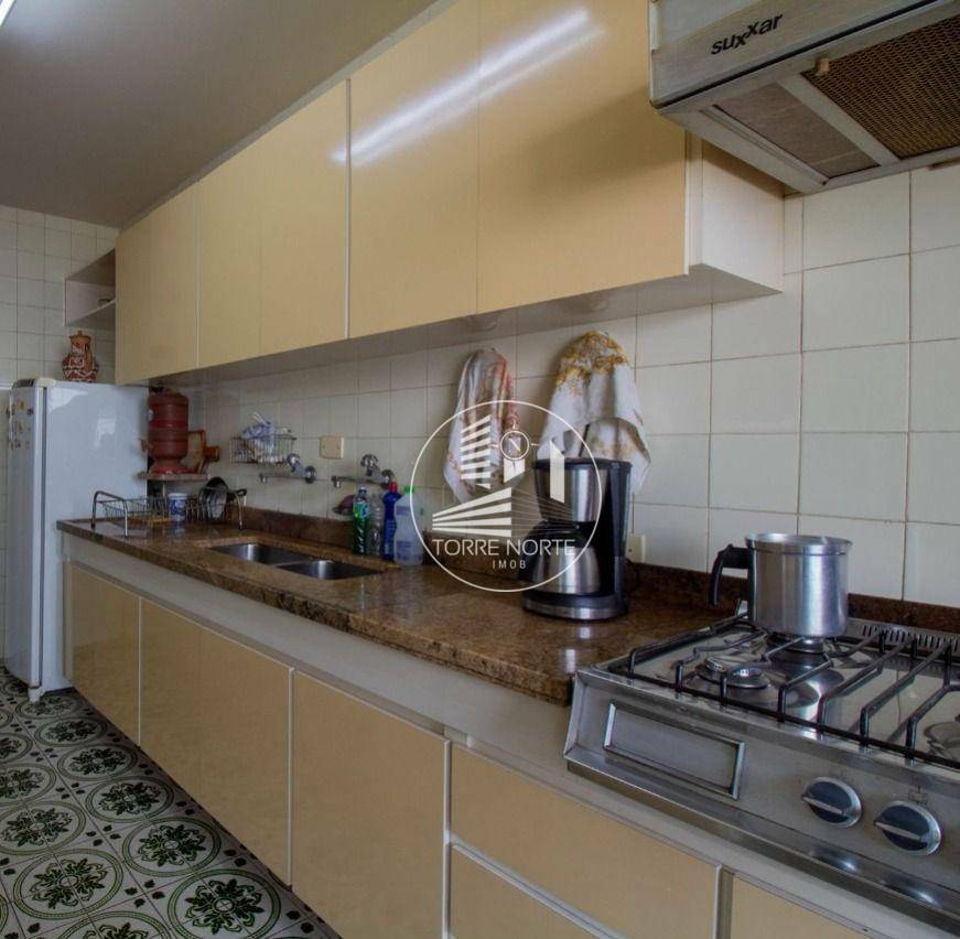 Apartamento à venda com 4 quartos, 190m² - Foto 7