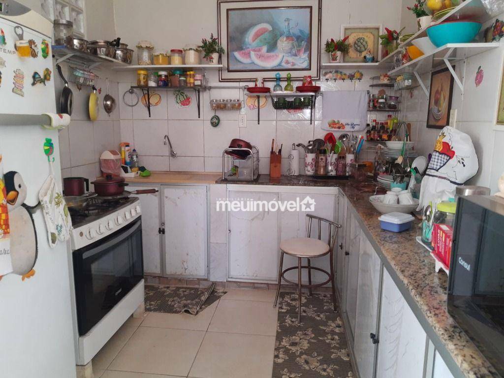 Casa à venda com 3 quartos, 250m² - Foto 10