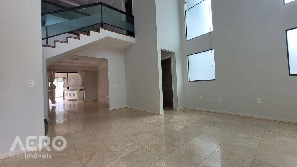 Casa de Condomínio à venda com 4 quartos, 400m² - Foto 3