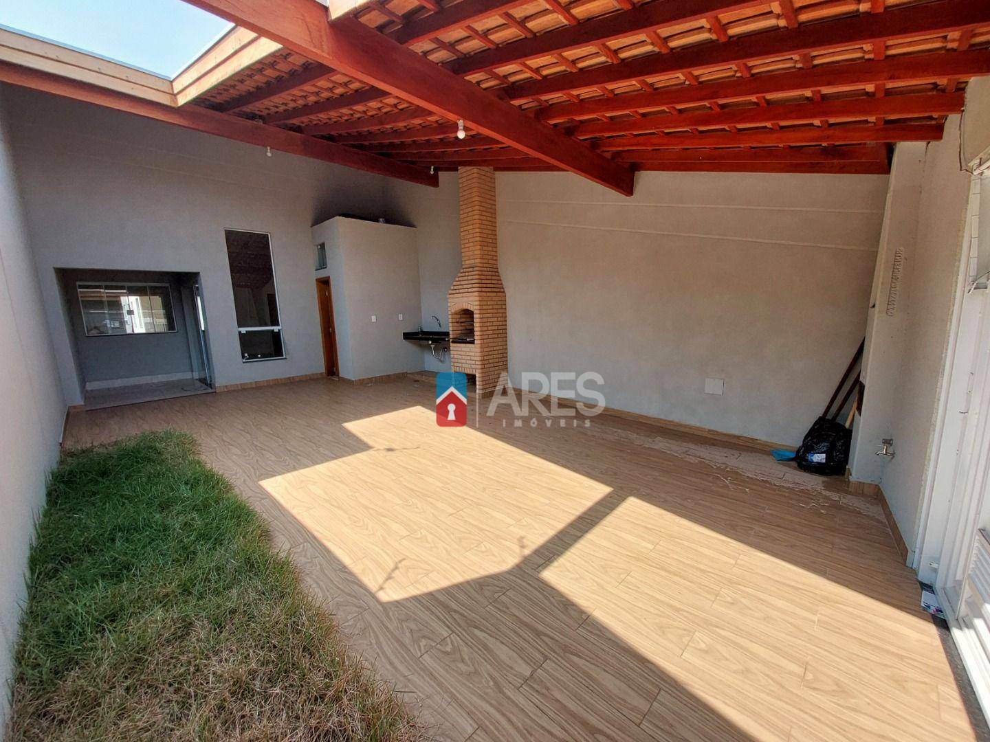 Casa à venda com 3 quartos, 129m² - Foto 1