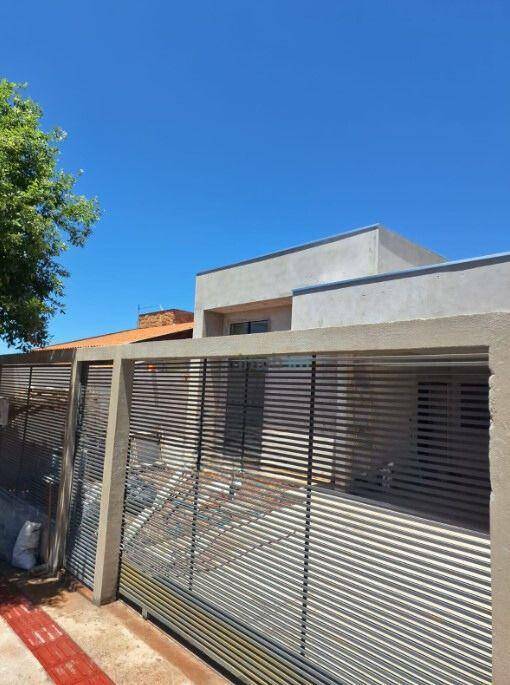 Casa à venda com 3 quartos, 118m² - Foto 2