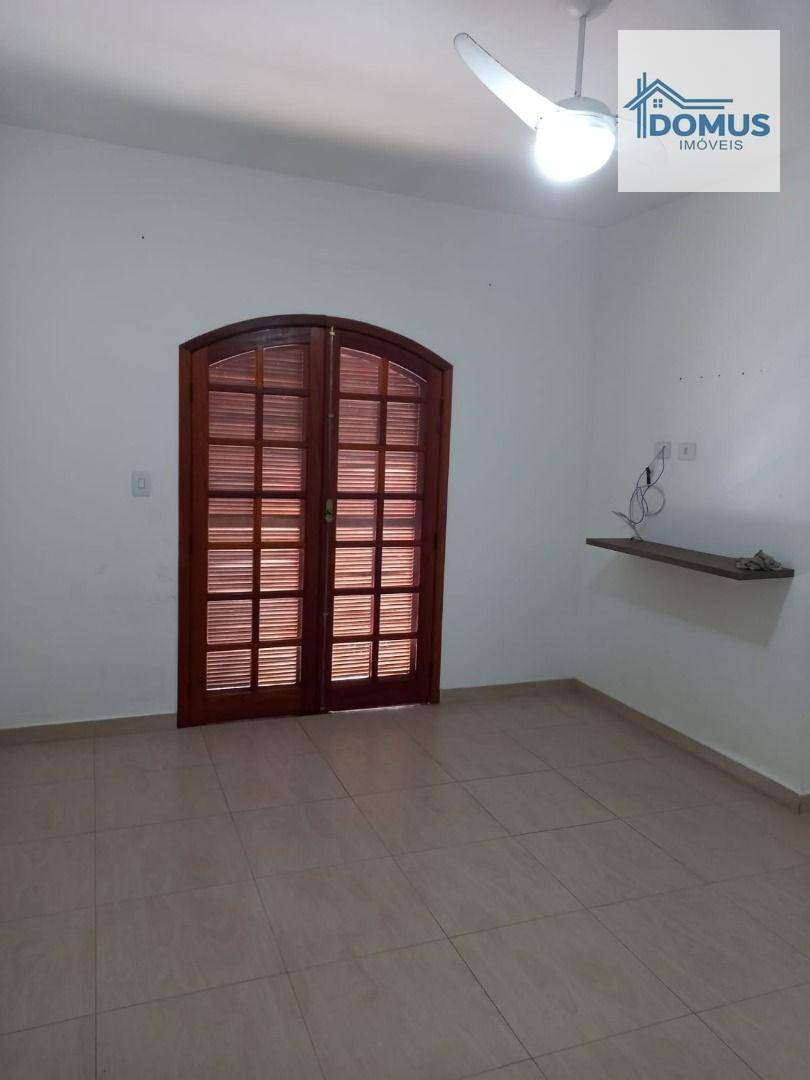 Casa à venda com 3 quartos, 240m² - Foto 15