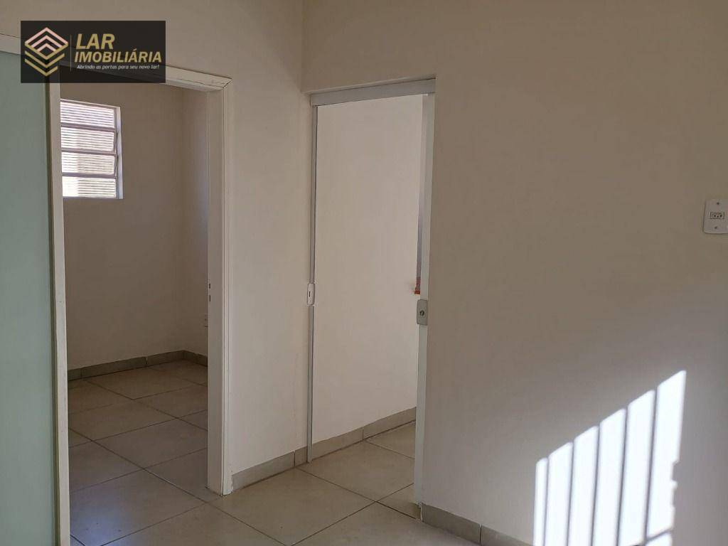 Casa para alugar com 3 quartos, 90m² - Foto 14