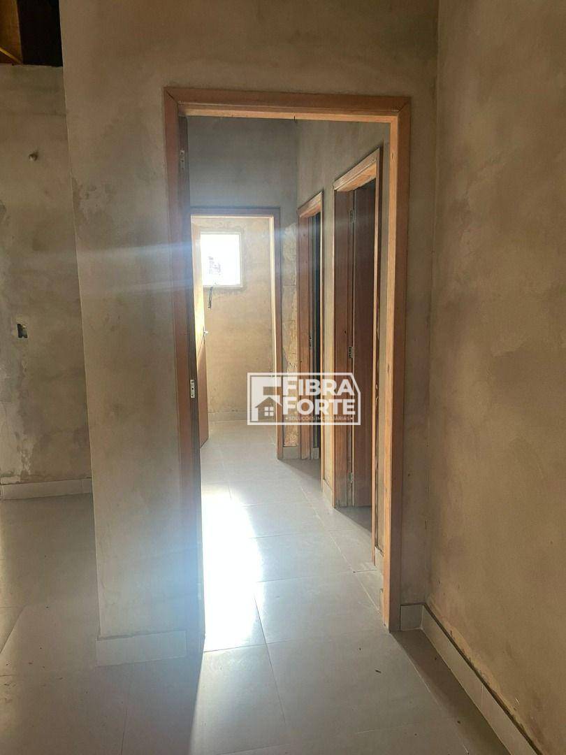 Casa à venda com 5 quartos, 200m² - Foto 8