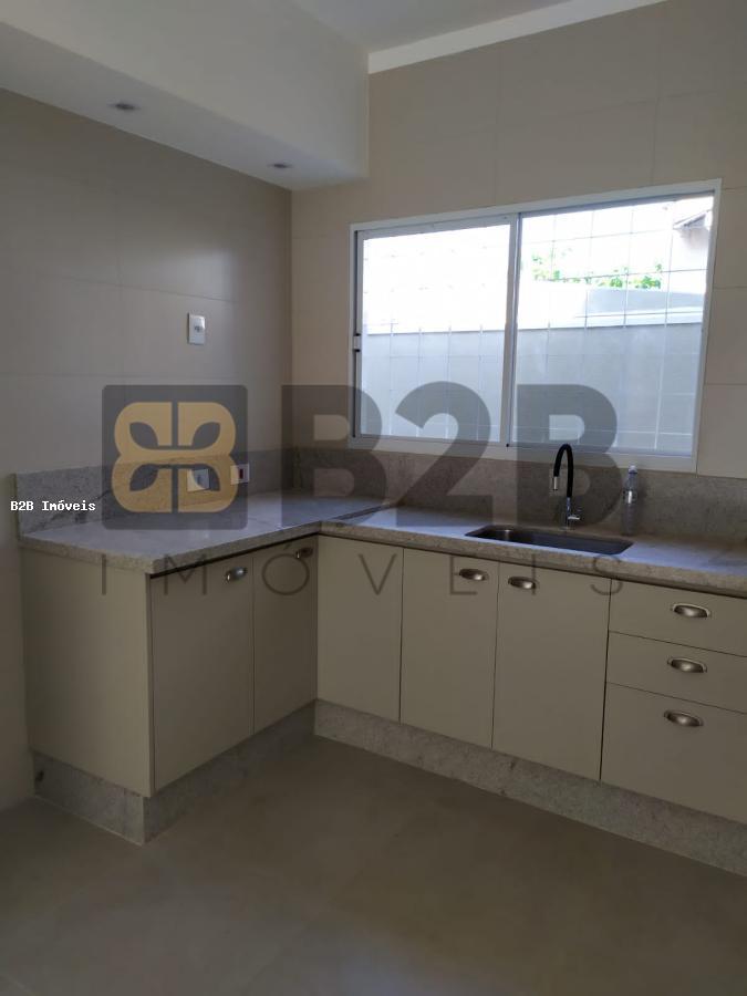 Casa à venda com 3 quartos, 170m² - Foto 1