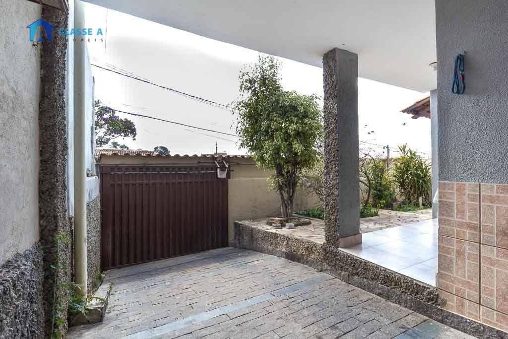 Casa à venda com 4 quartos, 228m² - Foto 3