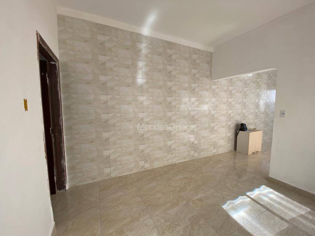 Casa à venda com 1 quarto, 60m² - Foto 4