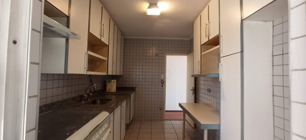 Apartamento para alugar com 3 quartos, 140m² - Foto 19