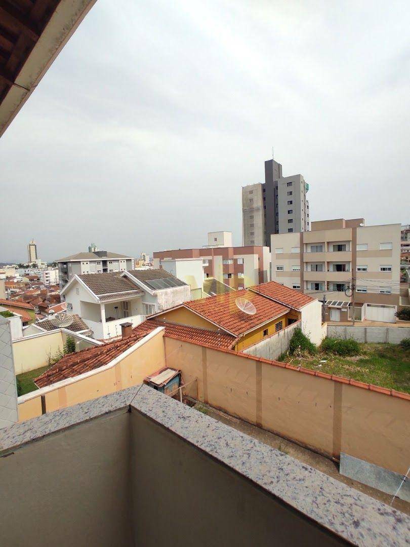 Casa à venda com 3 quartos, 200m² - Foto 13