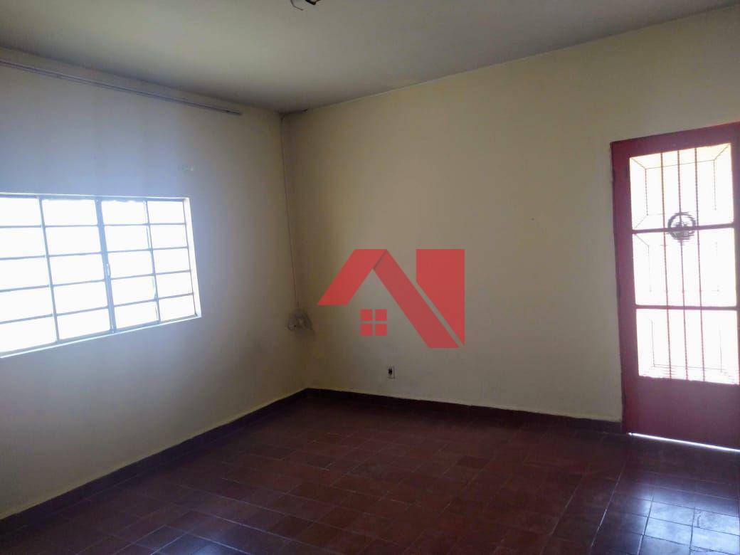 Casa para alugar com 6 quartos, 350m² - Foto 14