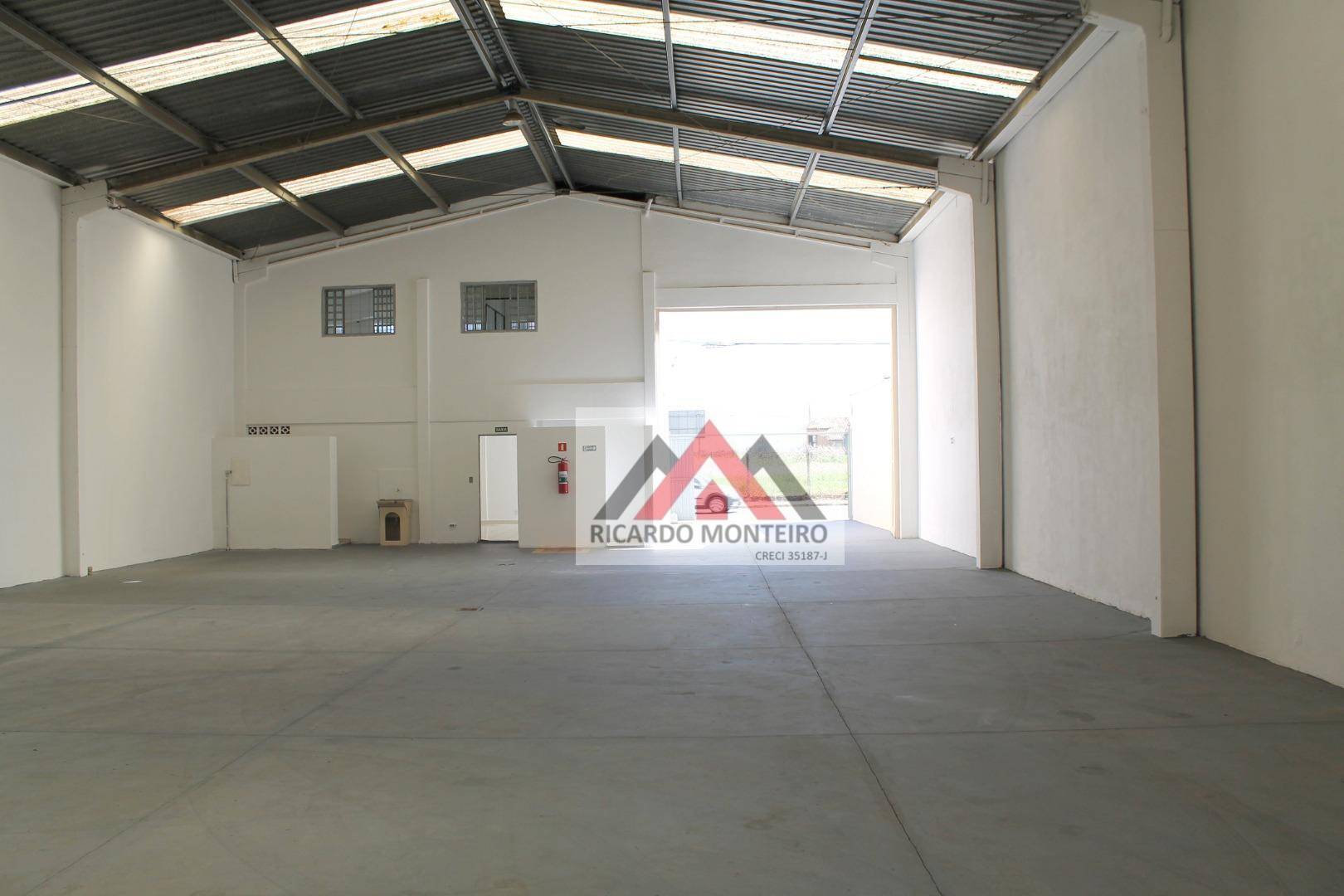 Depósito-Galpão-Armazém à venda, 550m² - Foto 1