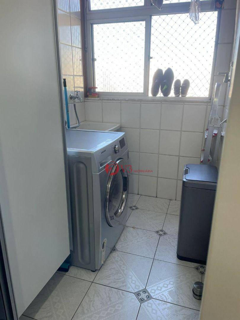 Apartamento à venda com 2 quartos, 70m² - Foto 2