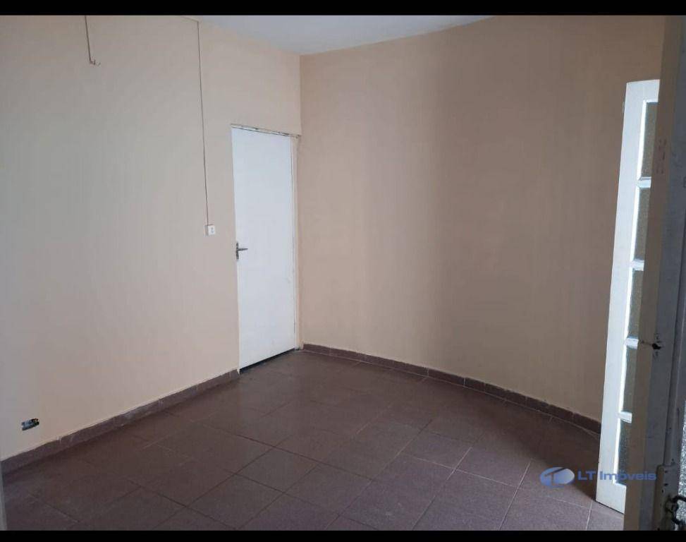 Casa para alugar com 1 quarto, 70m² - Foto 3