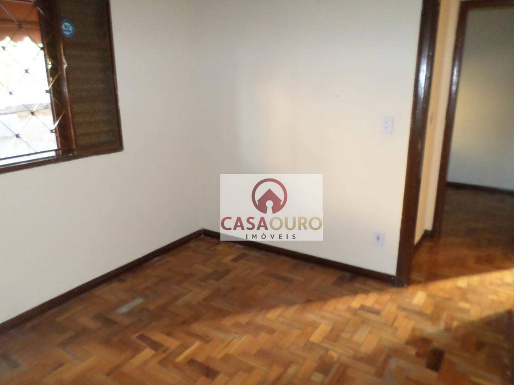 Casa à venda com 6 quartos, 200m² - Foto 25