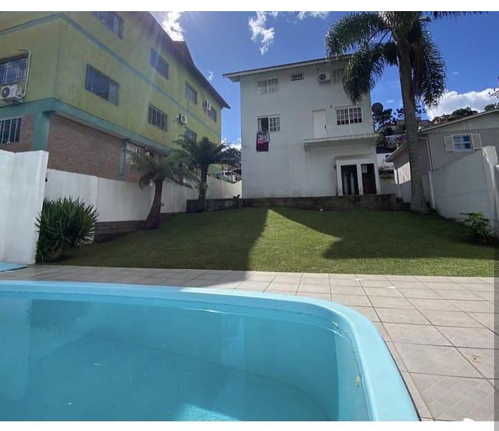 Casa à venda com 3 quartos, 220m² - Foto 1