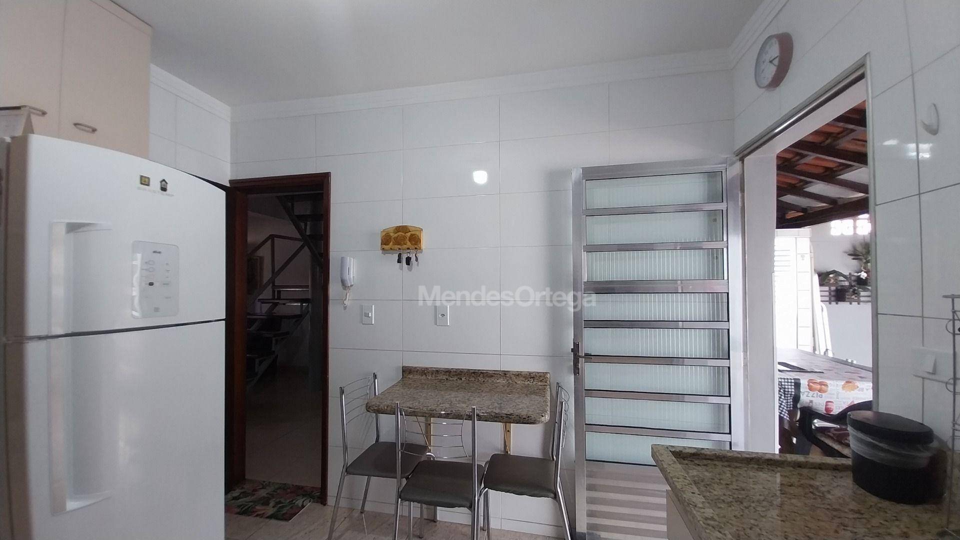 Casa à venda com 3 quartos, 99m² - Foto 14