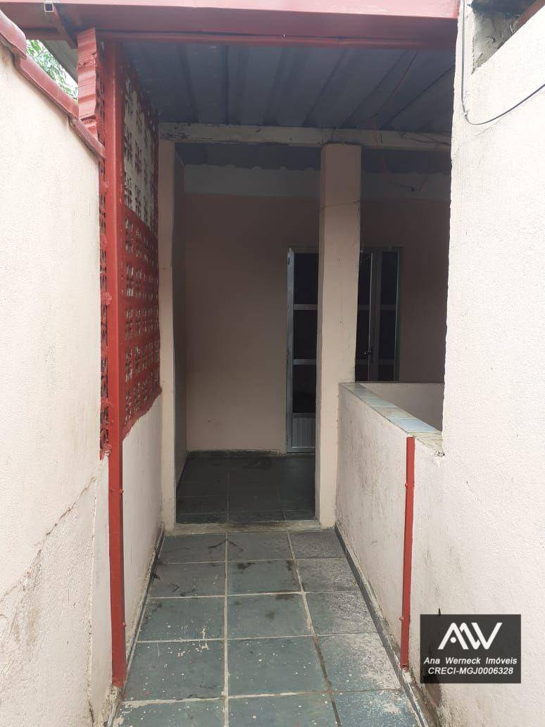 Casa à venda com 3 quartos, 100m² - Foto 4