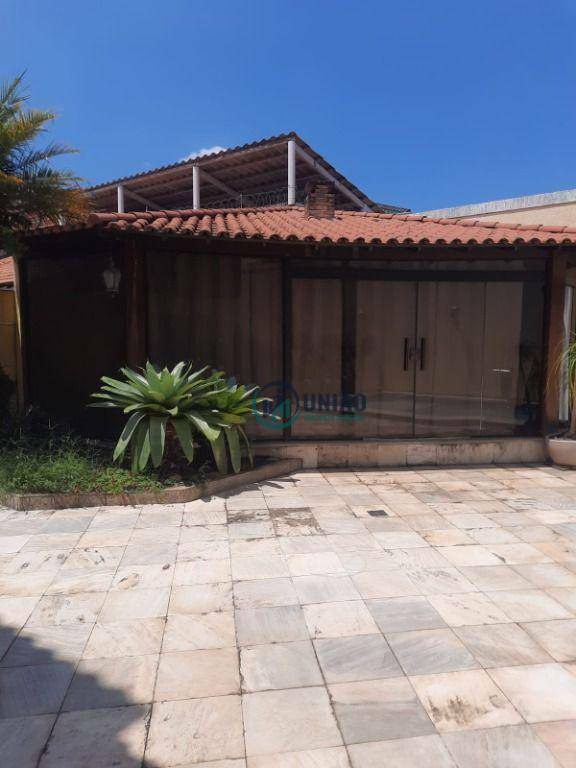 Casa à venda com 5 quartos, 330m² - Foto 4