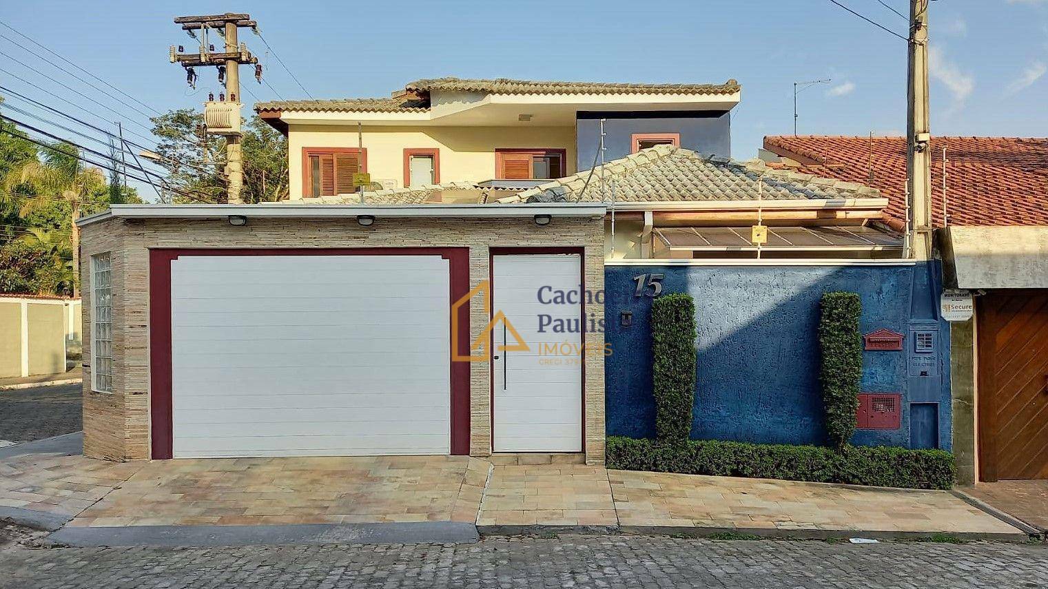 Casa à venda com 3 quartos, 239m² - Foto 1