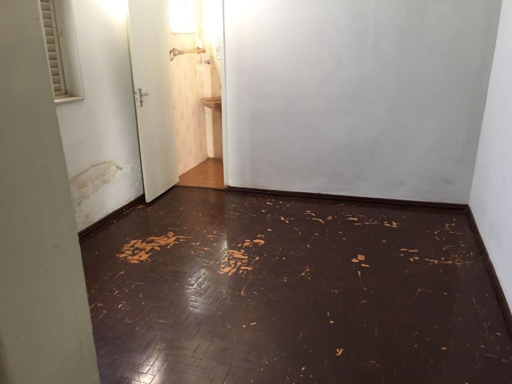 Casa à venda com 2 quartos, 300m² - Foto 2