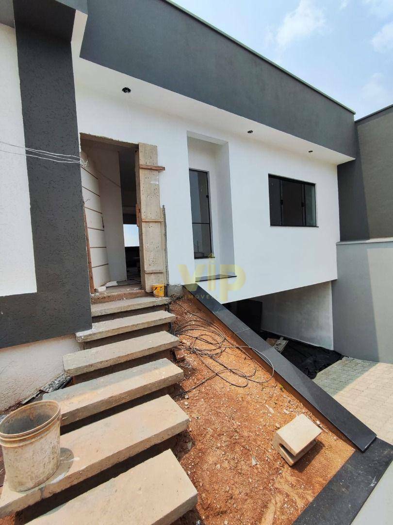 Casa à venda com 3 quartos, 200m² - Foto 1