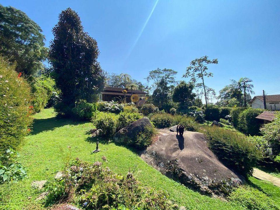 Casa à venda com 6 quartos, 1800m² - Foto 11