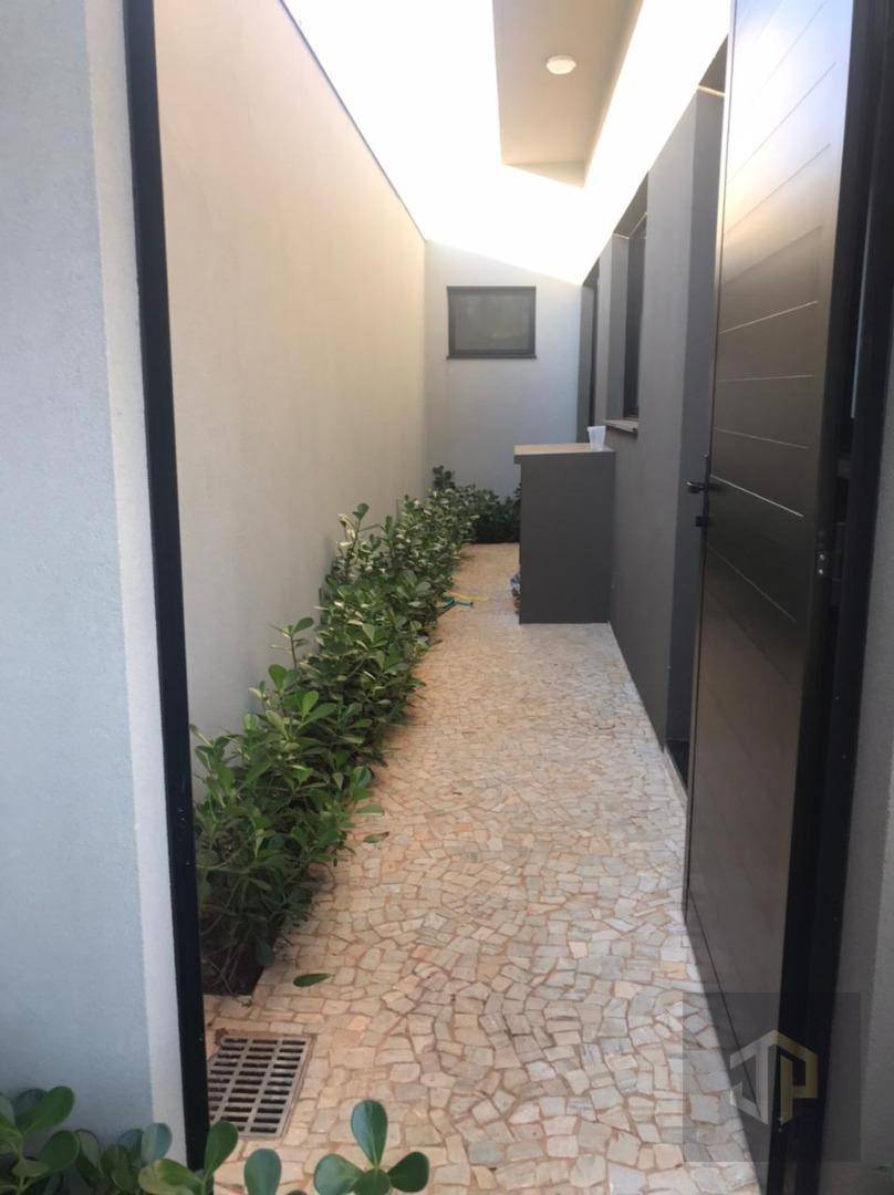 Casa à venda com 3 quartos, 228m² - Foto 3