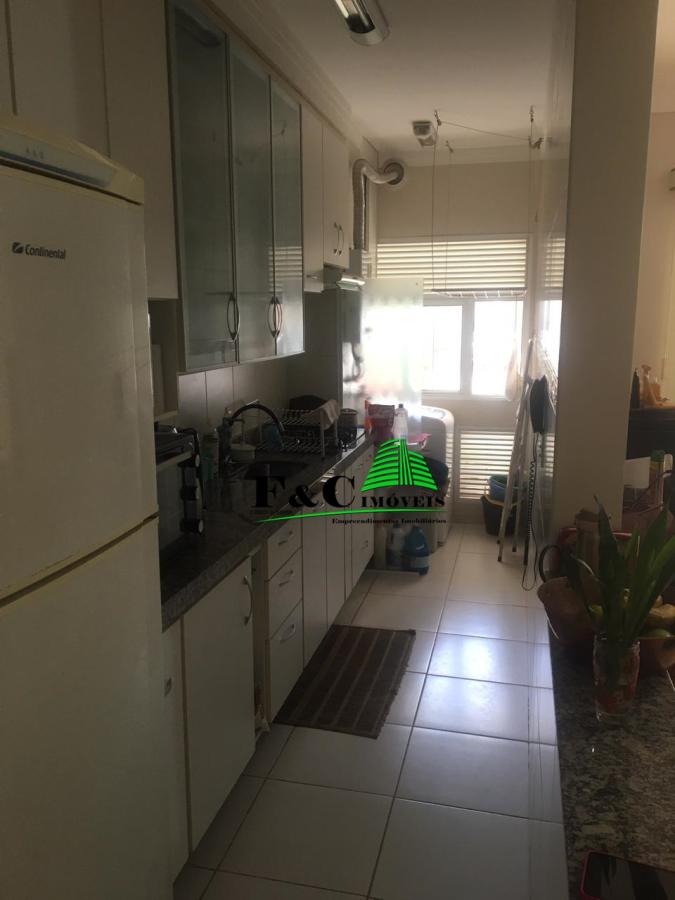 Apartamento à venda com 2 quartos, 80m² - Foto 4