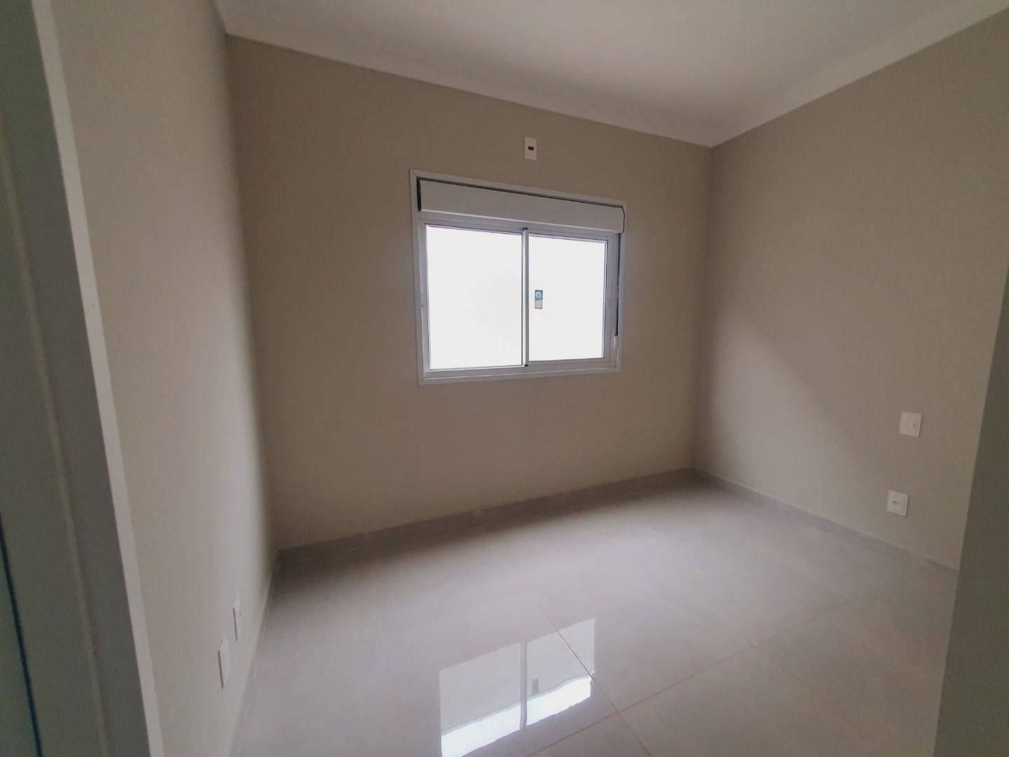 Casa para alugar com 3 quartos, 133m² - Foto 1