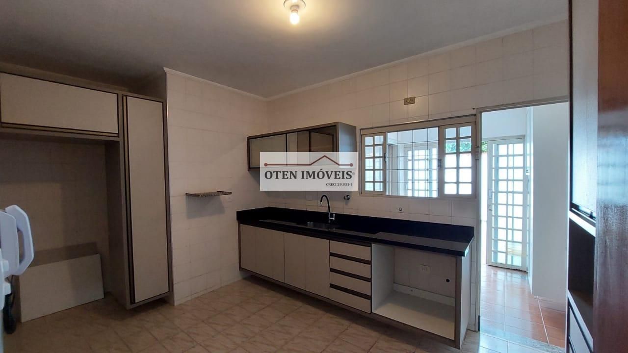 Casa à venda com 3 quartos, 220m² - Foto 8