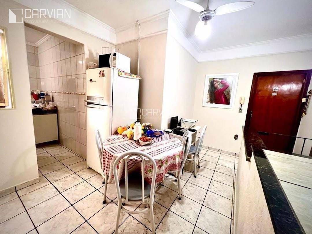 Casa à venda com 2 quartos, 80m² - Foto 1