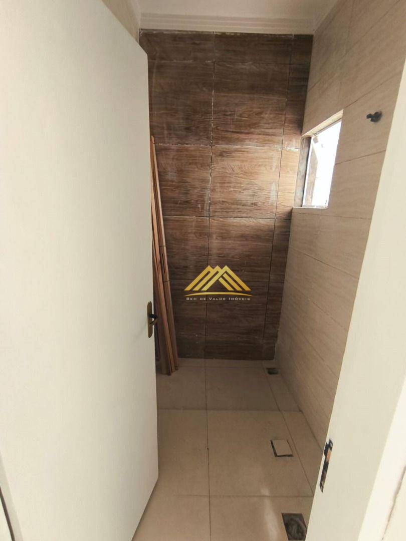 Casa à venda com 2 quartos, 75m² - Foto 2