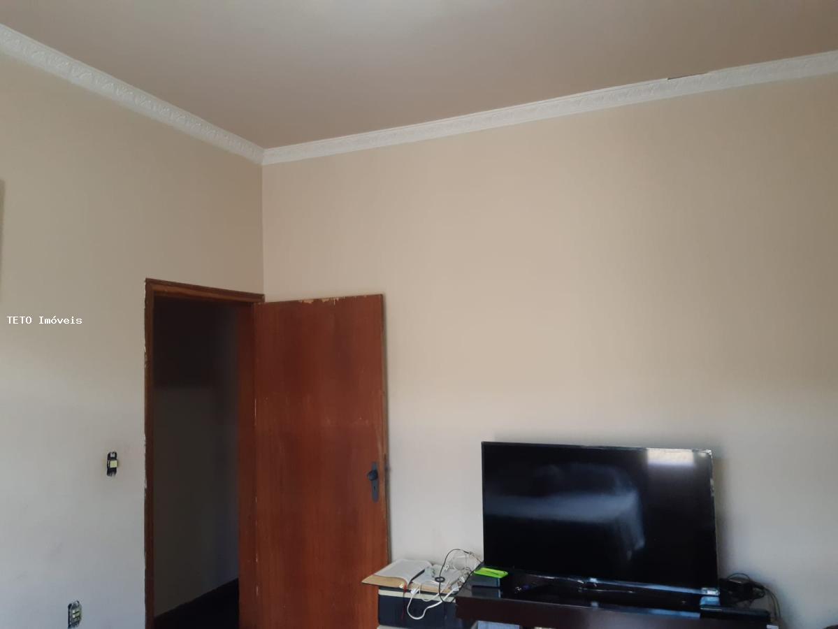 Casa à venda com 4 quartos, 200m² - Foto 7