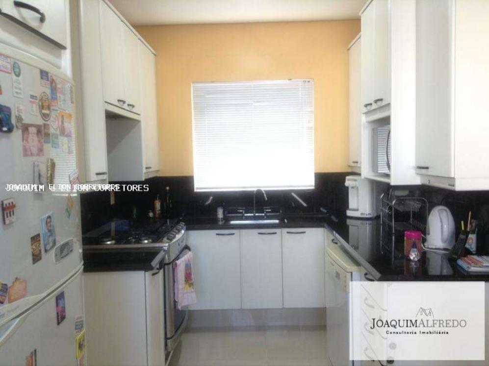 Casa à venda com 4 quartos, 300m² - Foto 18