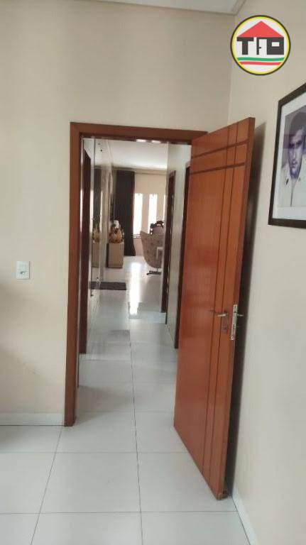 Casa à venda com 3 quartos, 200M2 - Foto 8