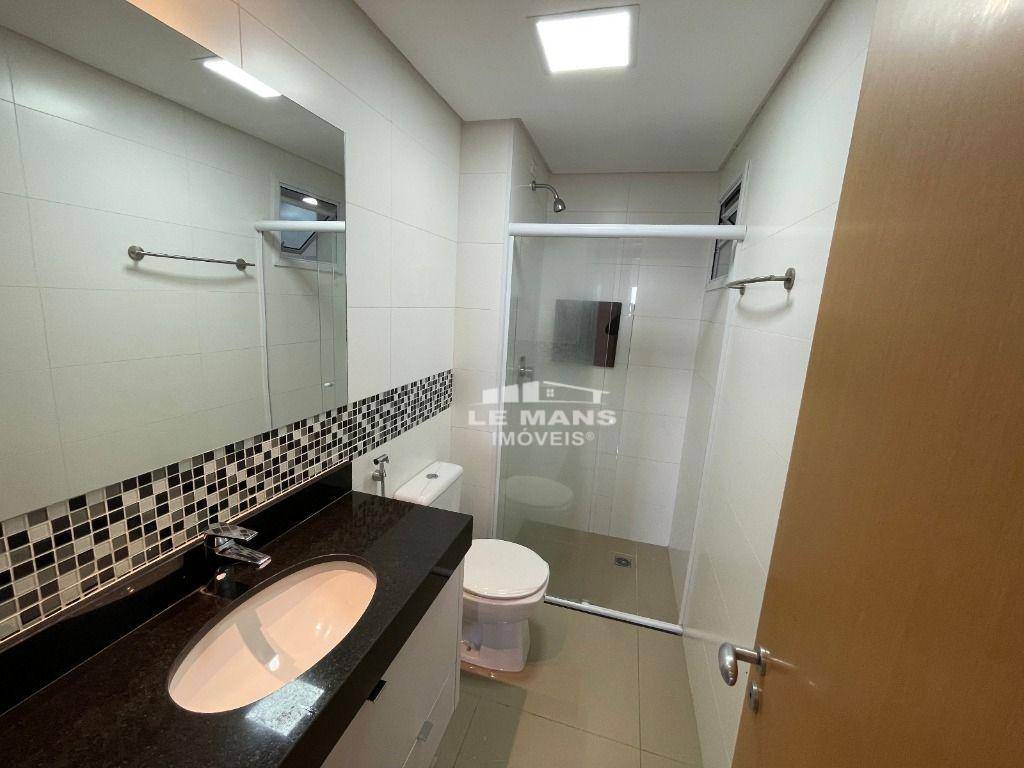 Apartamento para alugar com 3 quartos, 116m² - Foto 12