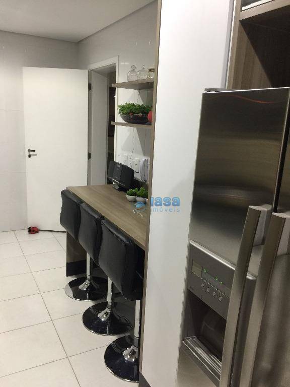 Apartamento à venda com 3 quartos, 192m² - Foto 14