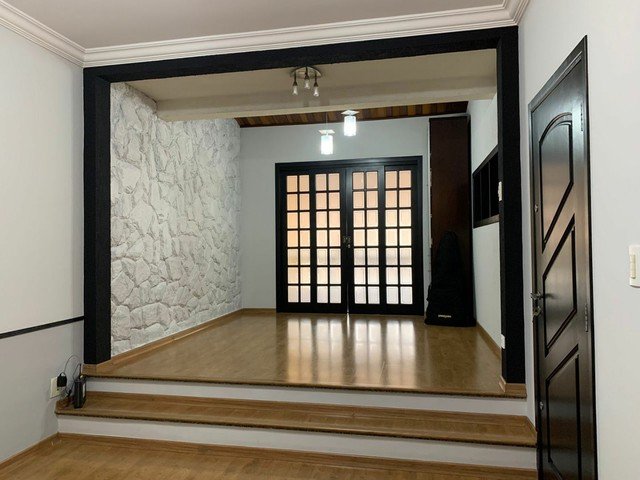 Sobrado à venda com 4 quartos, 189m² - Foto 1